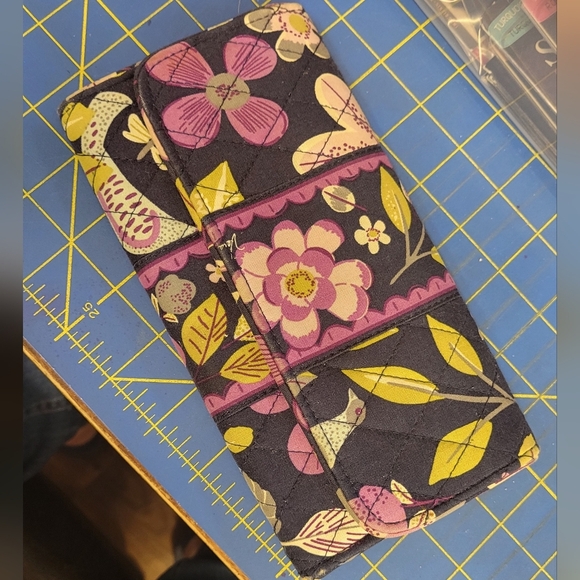Vera Bradley Floral Patterned Magnet Closure Wallet 8 X 4 - Picture 1 of 12